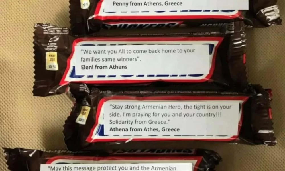 Στις πρώτες γραμμές του Αρτσάχ με... Snickers: Κύμα αλληλεγγύης στους Αρμένιους από την Ελλάδα και όλο τον κόσμο